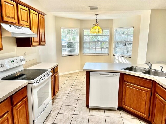 Building Photo - 16216 Hillside Cir