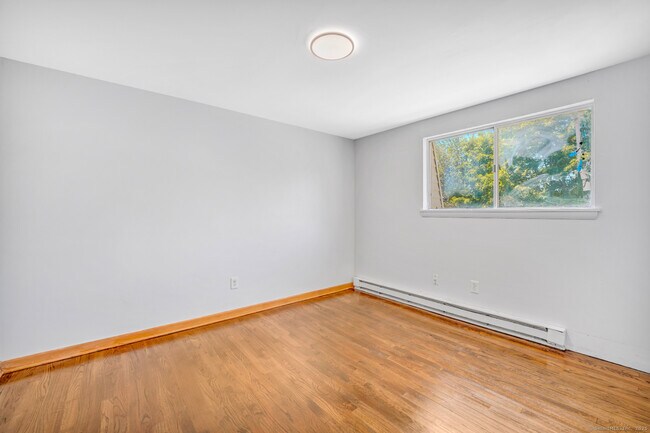 Building Photo - 387 Bucks Hl Rd