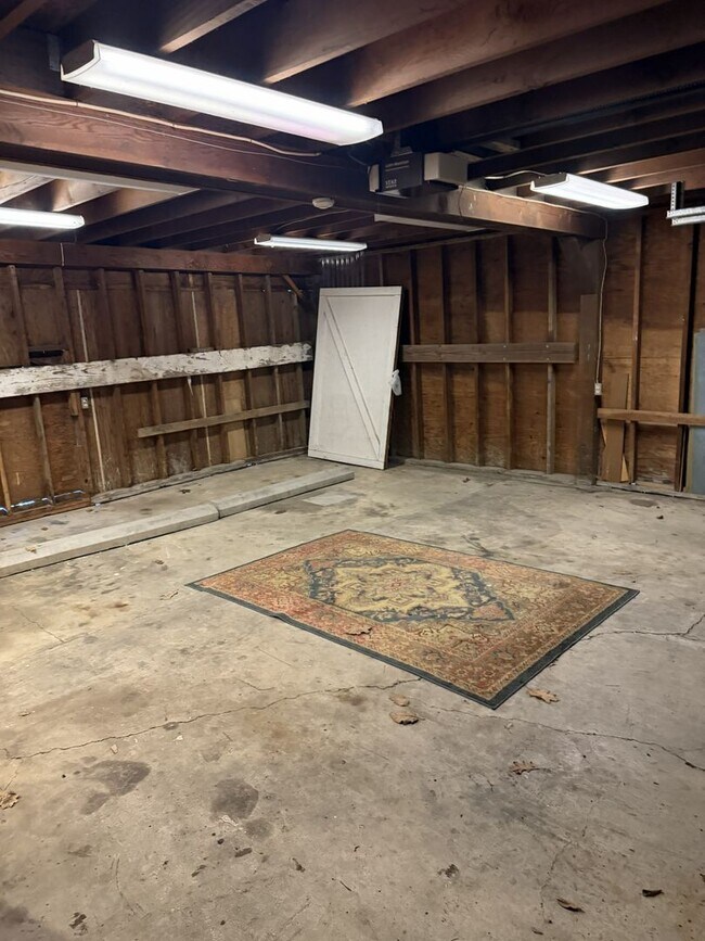 Building Photo - 1150 N 5th St