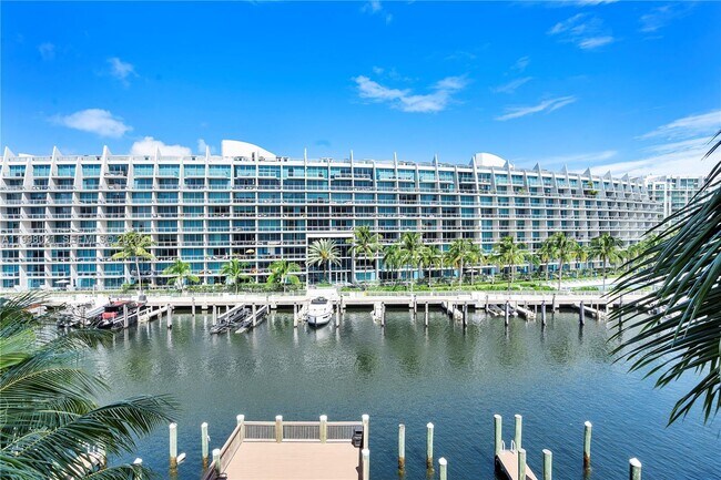 Building Photo - 3001 NE 185th St