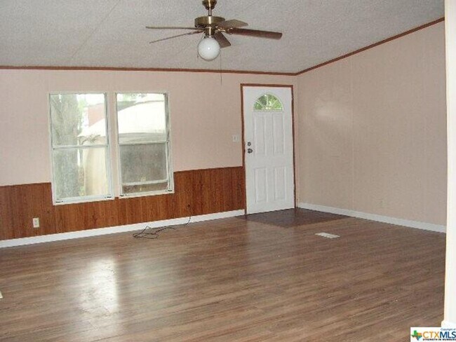 Building Photo - NEW ON MARKET