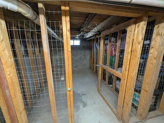 Building Photo - 146 Pine St