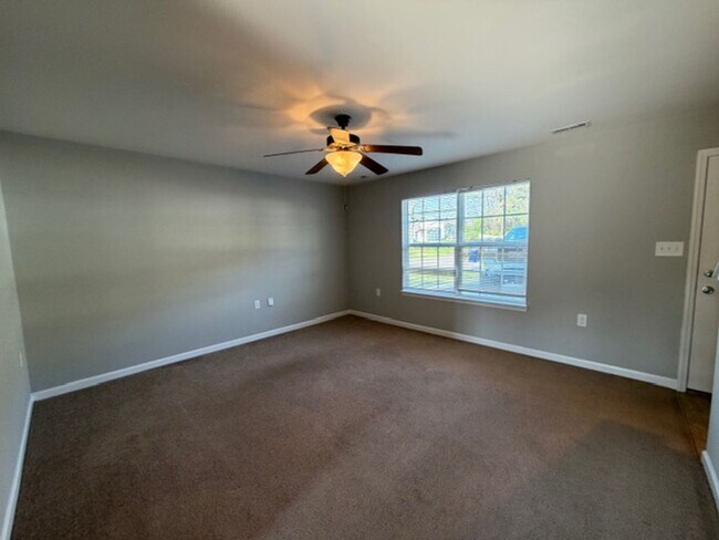 Building Photo - 1299 Pond St SE