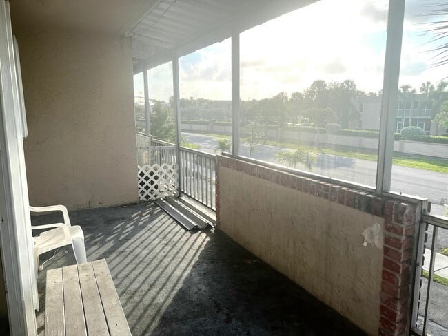 Building Photo - 1100 SE 4th Ave