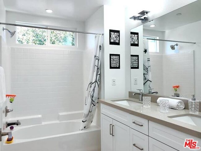 Building Photo - 7105 Tampa Ave