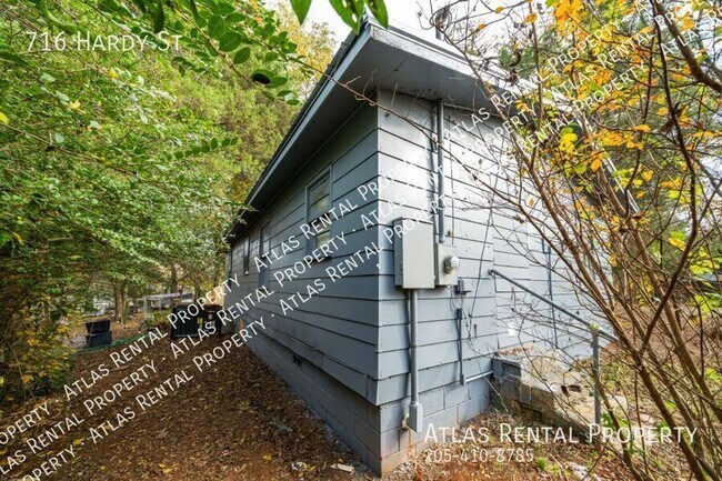 Building Photo - 716 Hardy St