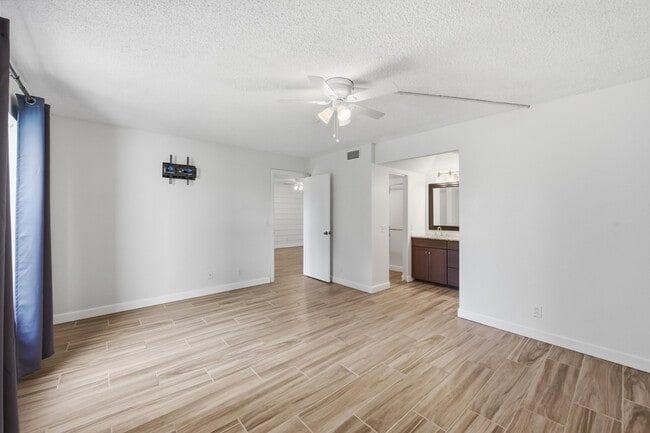 Building Photo - 2805 Casita Way