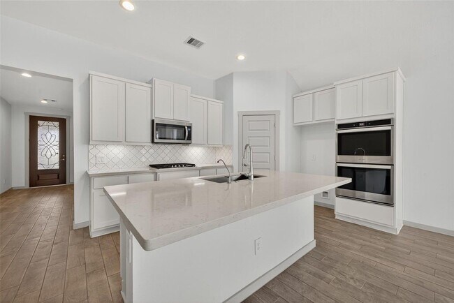 Building Photo - 29215 Pikes Peak Dr