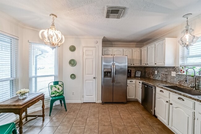 Building Photo - 718 Regency Ct