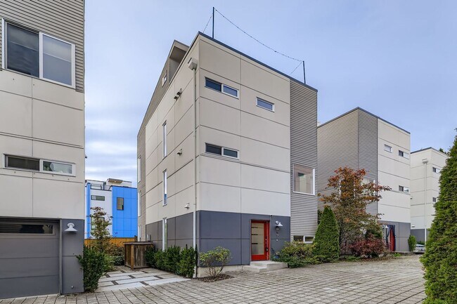 Primary Photo - Bright 3bed/2.5bath Townhome in Judkins Pa...