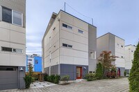 Building Photo - Bright 3bed/2.5bath Townhome in Judkins Pa...