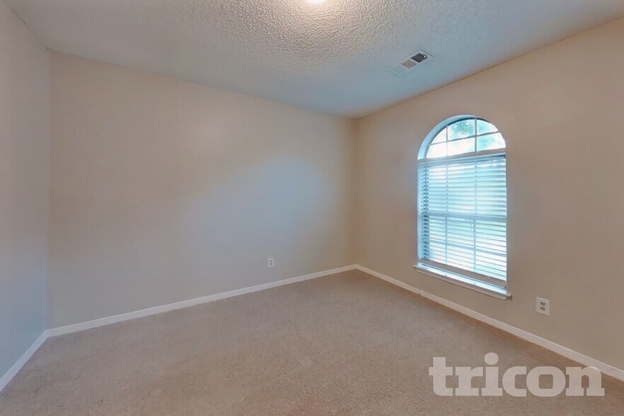 Building Photo - 16726 Britford
