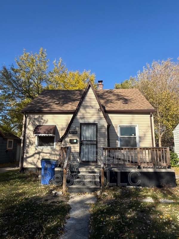 Building Photo - 12735 Vernon Ave