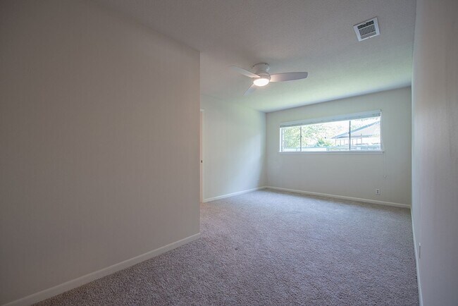 Building Photo - 2902 Silverleaf Dr