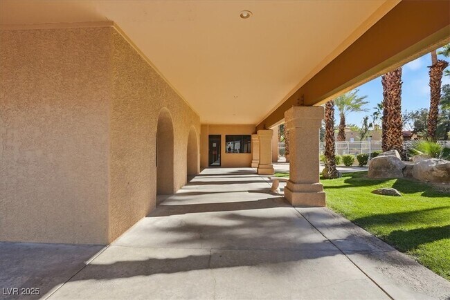 Building Photo - 5114 S Jones Blvd