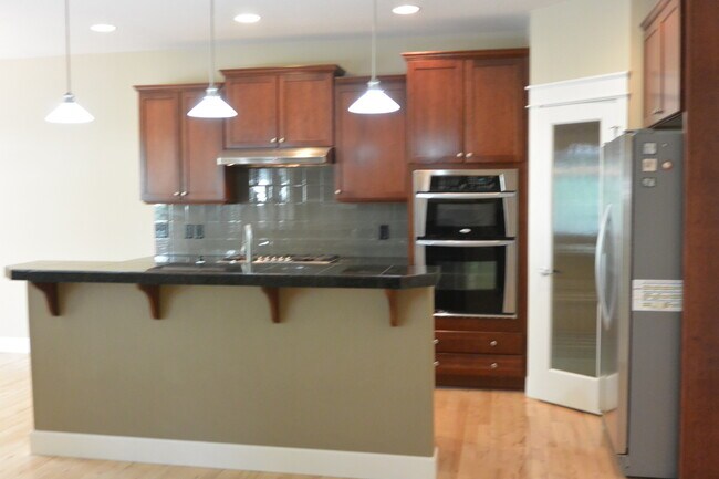 Building Photo - 1365 SE 194th Pl