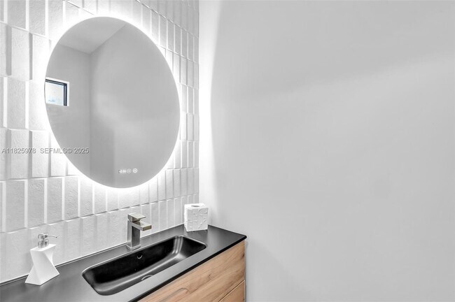 Building Photo - 808-810 SW 9th St