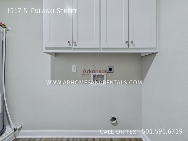 Building Photo - 1917 S Pulaski St