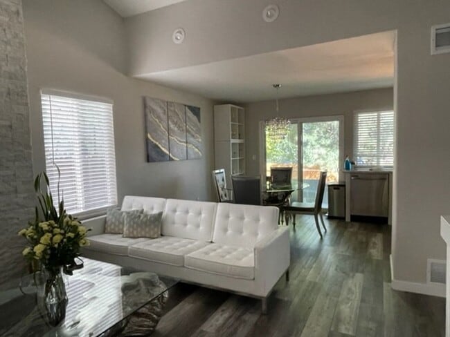 Building Photo - Stunning Greenwood Village Remodel!