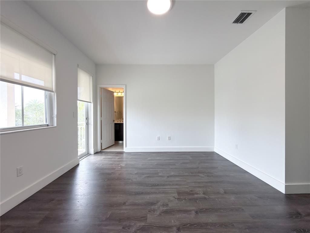 Building Photo - 10423 NW 70th Ln