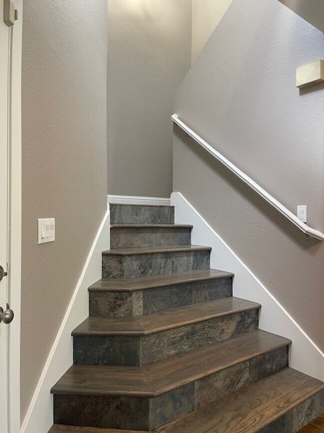 Building Photo - COMING SOON! Beautiful Home with Stunning ...