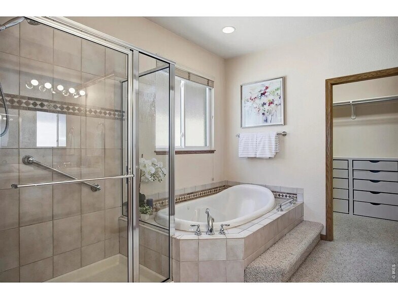 Building Photo - 510 Lakeside Pl