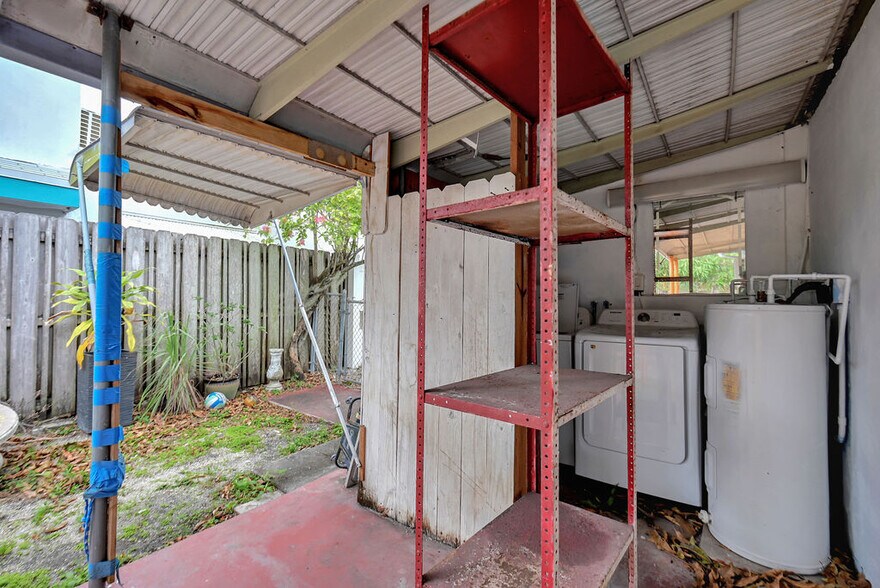 Building Photo - 2419 Coolidge St