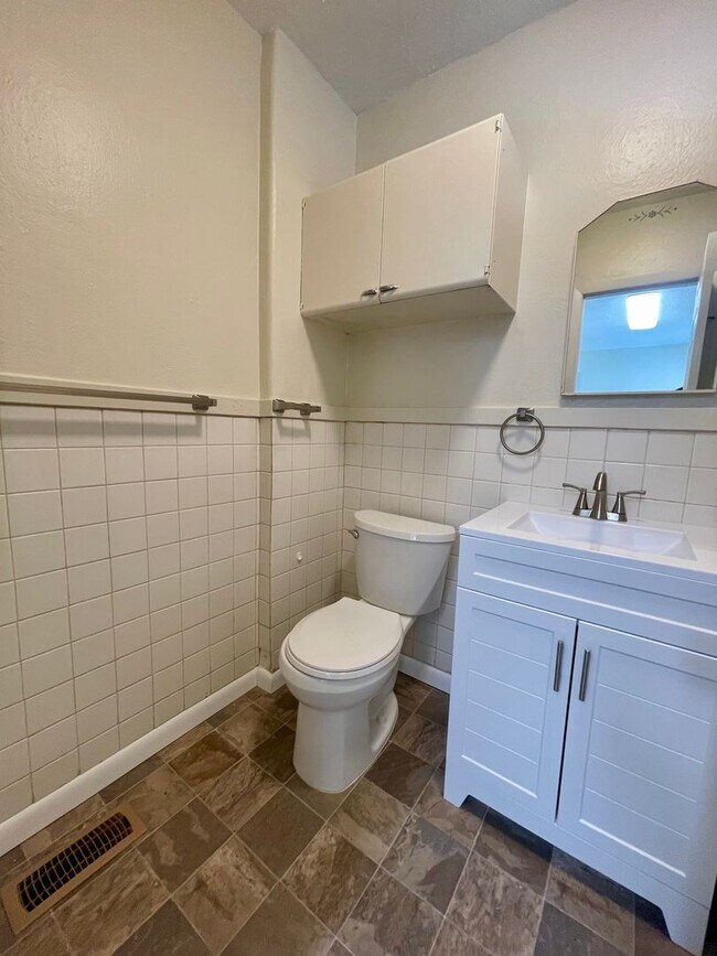 Building Photo - Swope - 407-409