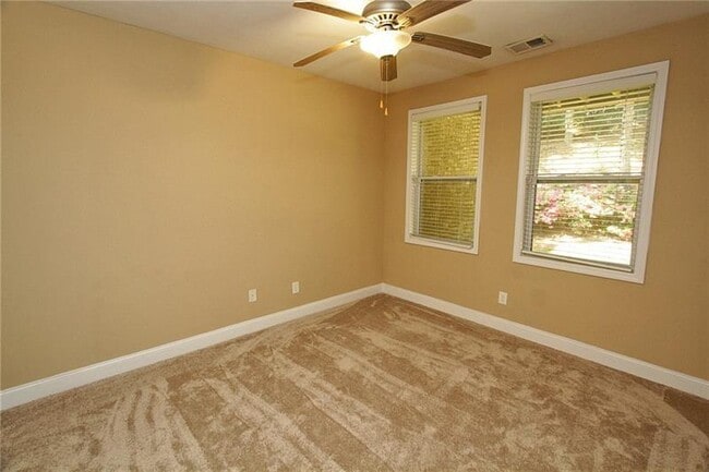 Building Photo - 3029 Woodwalk Dr SE
