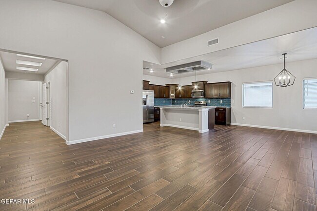 Building Photo - 6061 Cinnamon Pk St