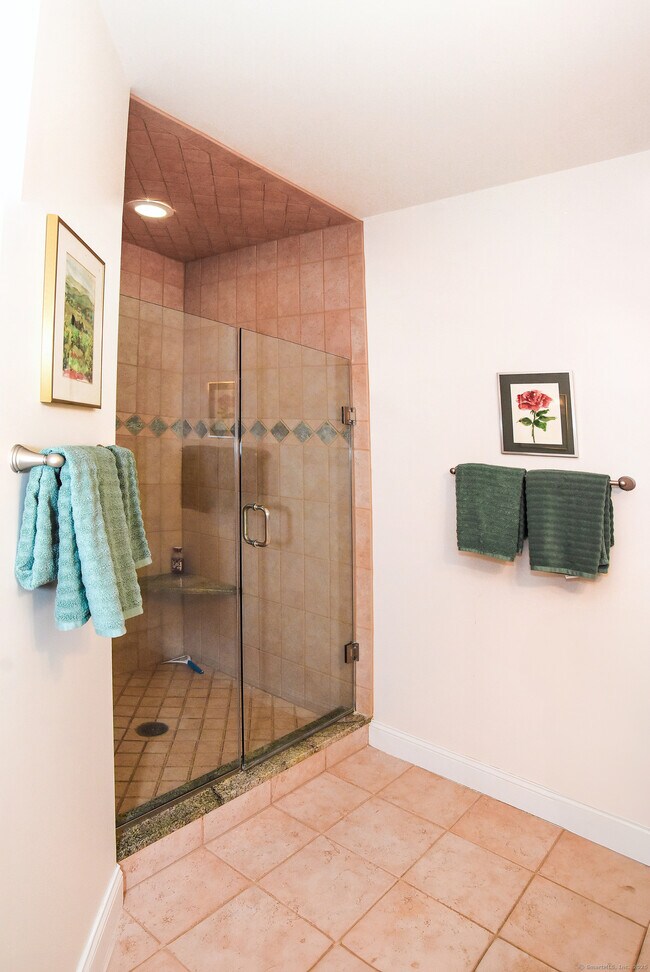 Building Photo - 12 Westover Ln