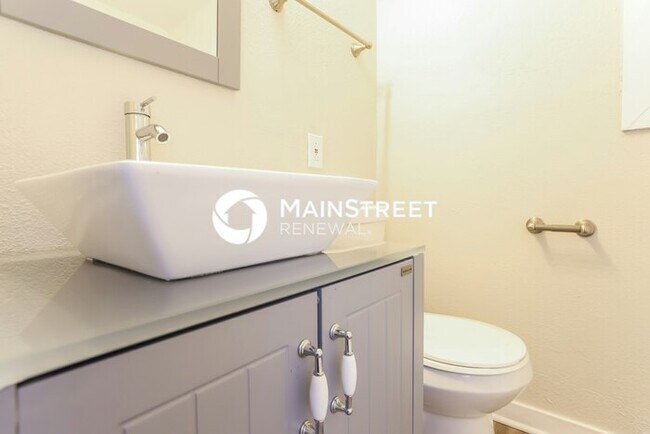 Building Photo - 4 Bedroom Pet-Friendly Home in AURORA, CO with Main Street Renewal