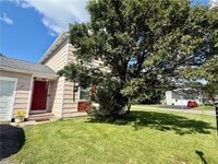 Building Photo - 1 Woodsmeadow Ln