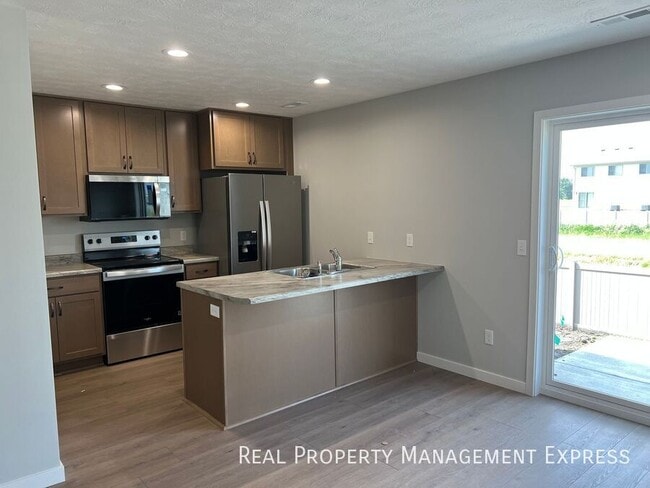 Primary Photo - 3 Bedroom 1.5 Bathroom Townhome