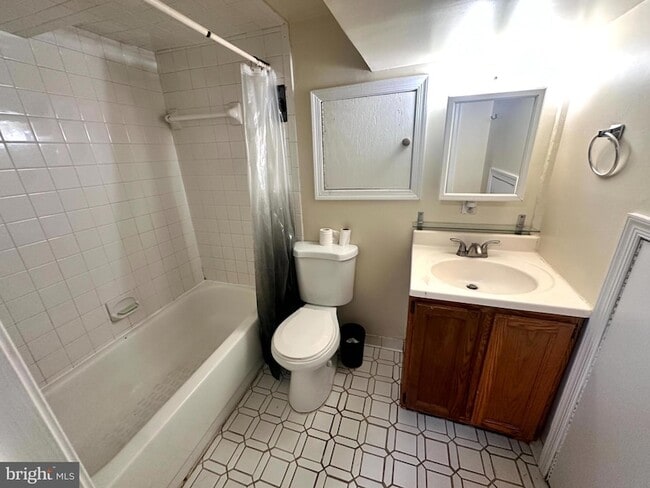 Building Photo - 60 Q St NW