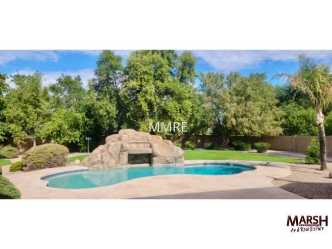 Building Photo - Resort style custom home with 6 bedrooms and private pool in Chandler!