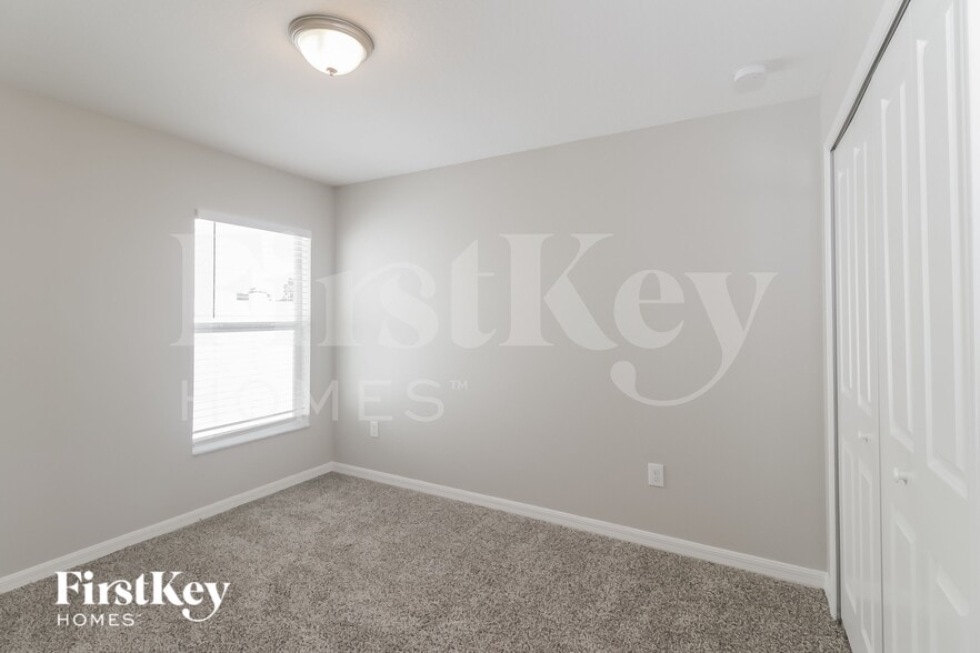 Building Photo - 10621 Standing Stone Dr