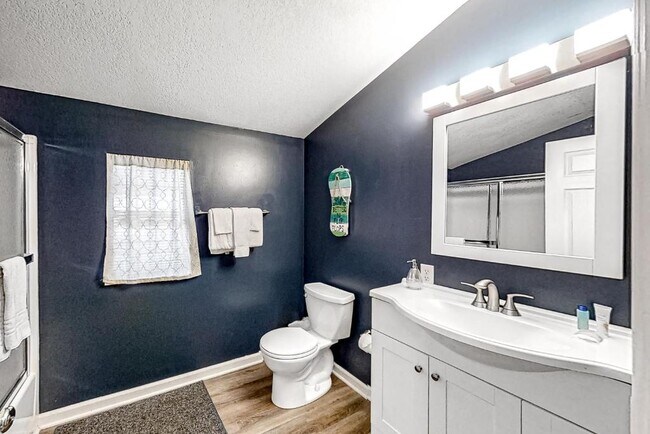 Building Photo - 247 Lakeview Ln