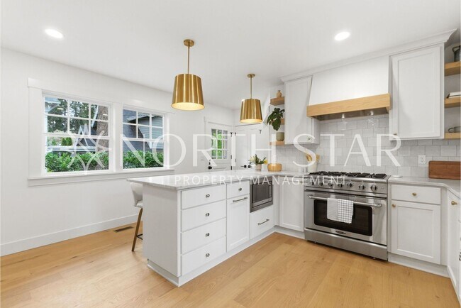 Building Photo - 592 9th St