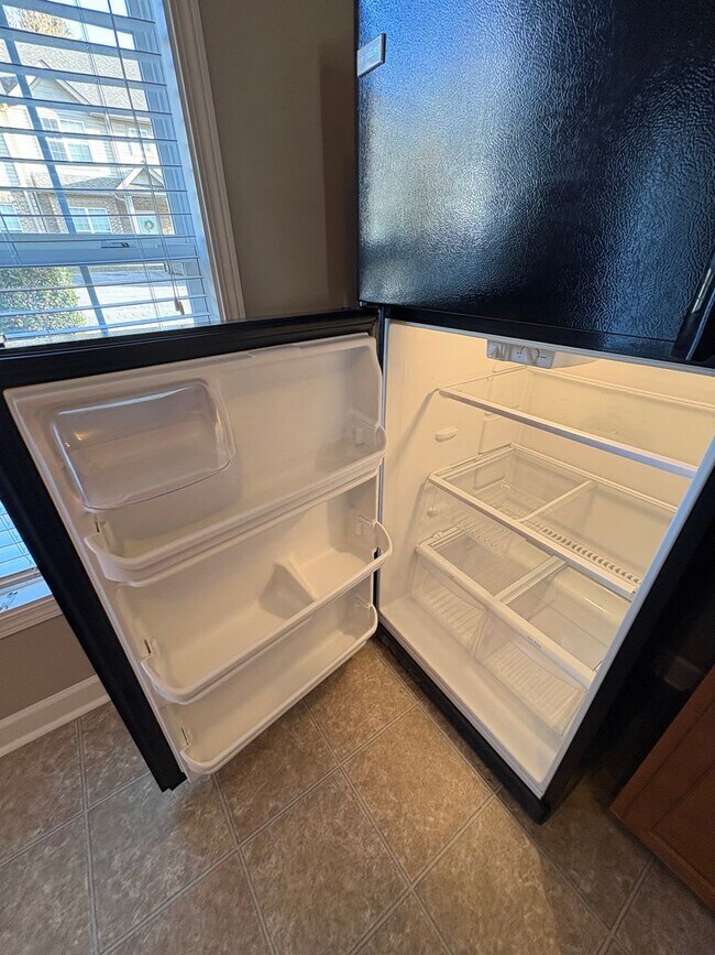 Building Photo - Cute 2 Bedroom Townhouse Near Furman and Cherrydale!! Ready for Immediate Move In!!!!