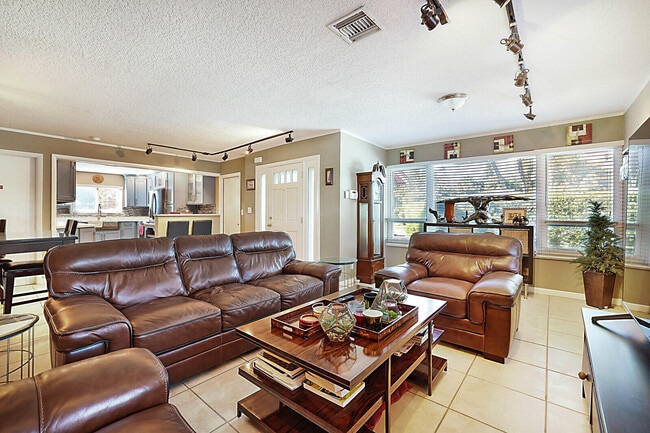 Building Photo - 4548 SW 28th Way