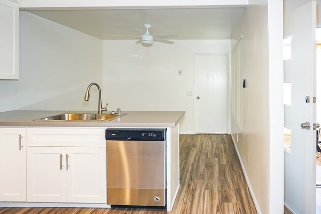 Building Photo - STUNNING 3BD/2.5BA TOWNHOUSE - BONITA VIEW...