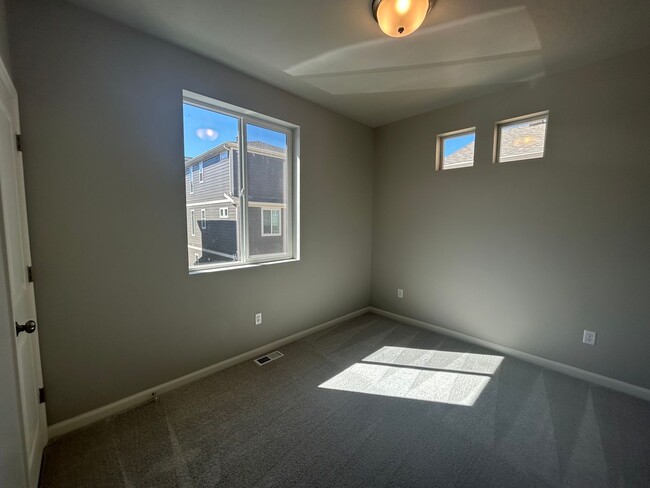 Building Photo - 3 Bedroom 3 Bathroom Home in Farmington Utah!