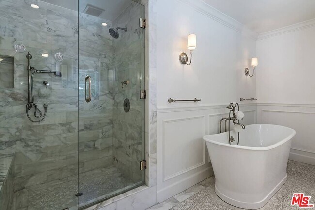 Building Photo - 111 S Glenroy Ave