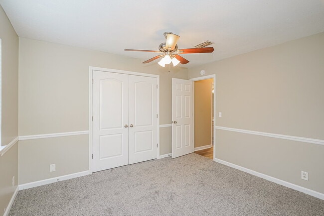 Building Photo - 642 Knollwood Dr