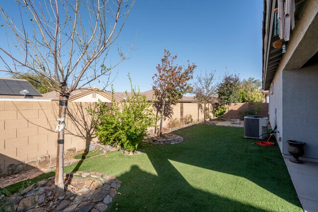 Building Photo - 750 W Torino Pl