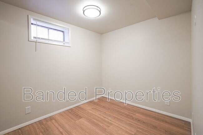Building Photo - 351 E 4575 S
