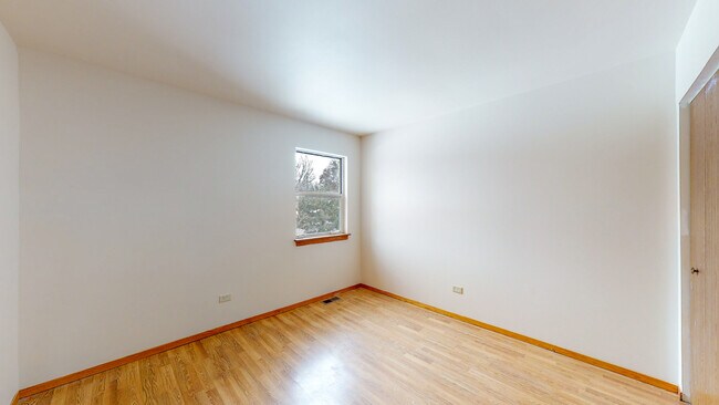 Building Photo - 468 Minnesota Cir