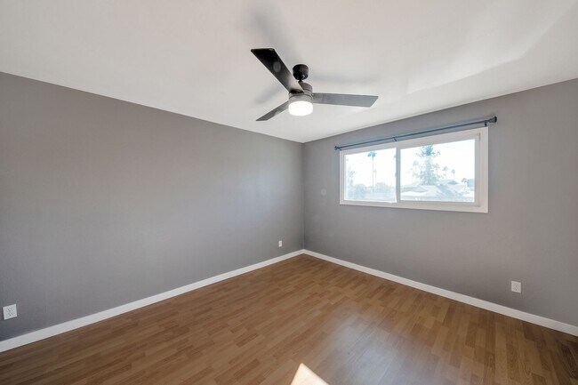 Building Photo - Large 6 Bed/3 Bath house close to ASU with awesome backyard