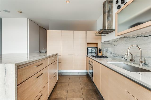 Building Photo - 2430 Victory Park Ln